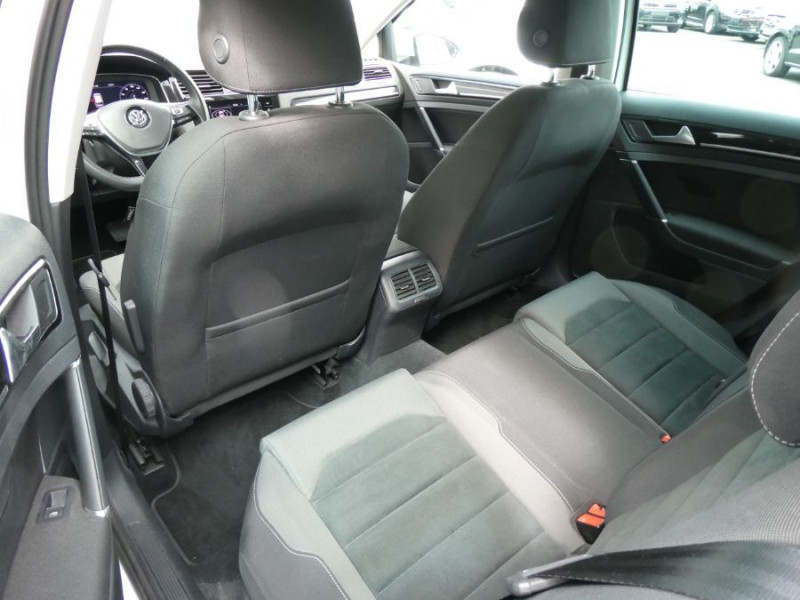 Photo 38 de l'offre de VOLKSWAGEN GOLF VII 1.5 TSI 150 DSG7 CARAT Camera Cockpit à 23450€ chez Mérignac auto