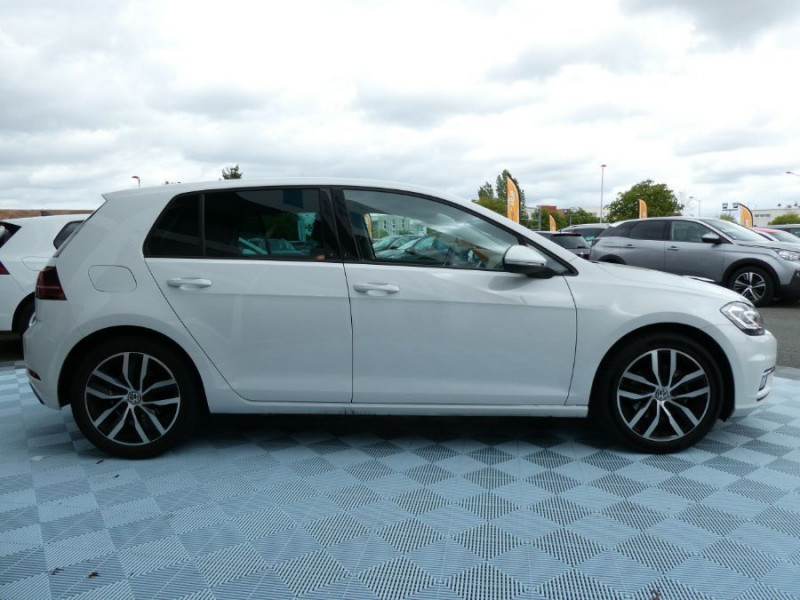 Photo 43 de l'offre de VOLKSWAGEN GOLF VII 1.5 TSI 150 DSG7 CARAT Camera Cockpit à 23450€ chez Mérignac auto