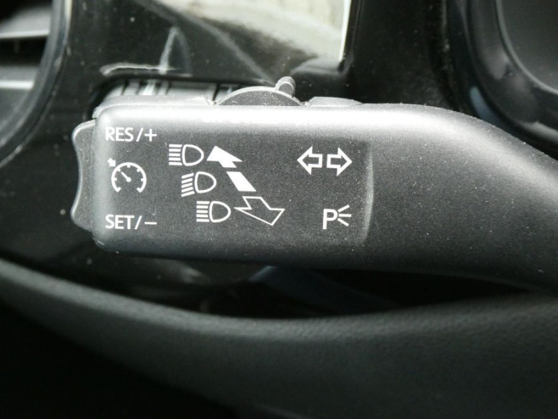 Photo 20 de l'offre de VOLKSWAGEN COCCINELLE 1.2 TSI 105 BVM6 CLIM Régul à 13750€ chez Mérignac auto