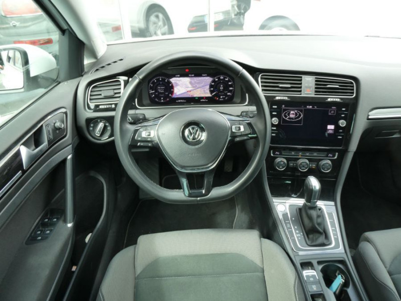 Photo 4 de l'offre de VOLKSWAGEN GOLF VII 1.5 TSI 150 DSG7 CARAT Camera Cockpit à 23450€ chez Mérignac auto