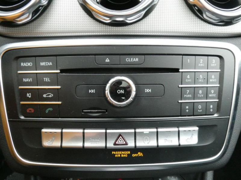 Photo 22 de l'offre de MERCEDES-BENZ GLA 200 156cv BVM6 URBAN TOIT Pano Camera LED JA18 à 26490€ chez Mérignac auto