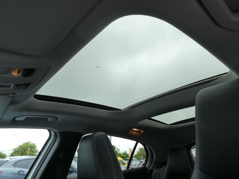 Photo 31 de l'offre de MERCEDES-BENZ GLA 200 156cv BVM6 URBAN TOIT Pano Camera LED JA18 à 26490€ chez Mérignac auto