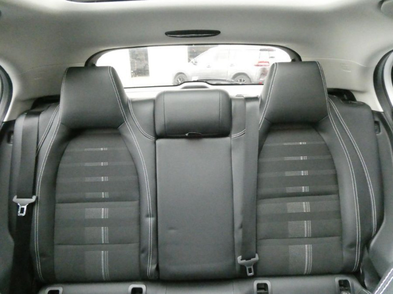 Photo 34 de l'offre de MERCEDES-BENZ GLA 200 156cv BVM6 URBAN TOIT Pano Camera LED JA18 à 26490€ chez Mérignac auto