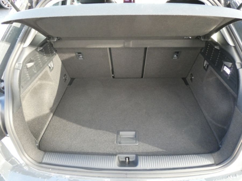 Photo 14 de l'offre de AUDI Q2 30 TFSI 116 BVM6 SPORT GPS JA17 LED SC Radars à 24650€ chez Mérignac auto