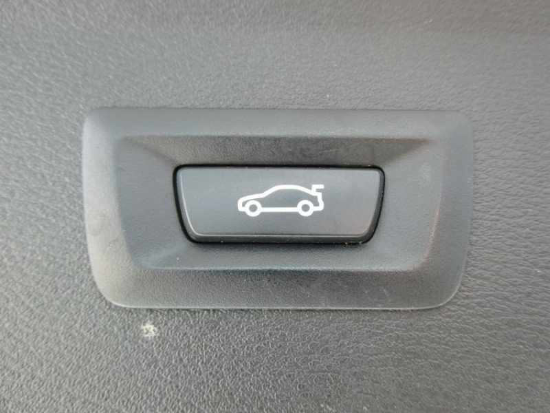 Photo 25 de l'offre de BMW X1 (F48) SDRIVE 18iA 136 BVA X LINE Full CUIR JA18 Hayon elect. à 26450€ chez Mérignac auto