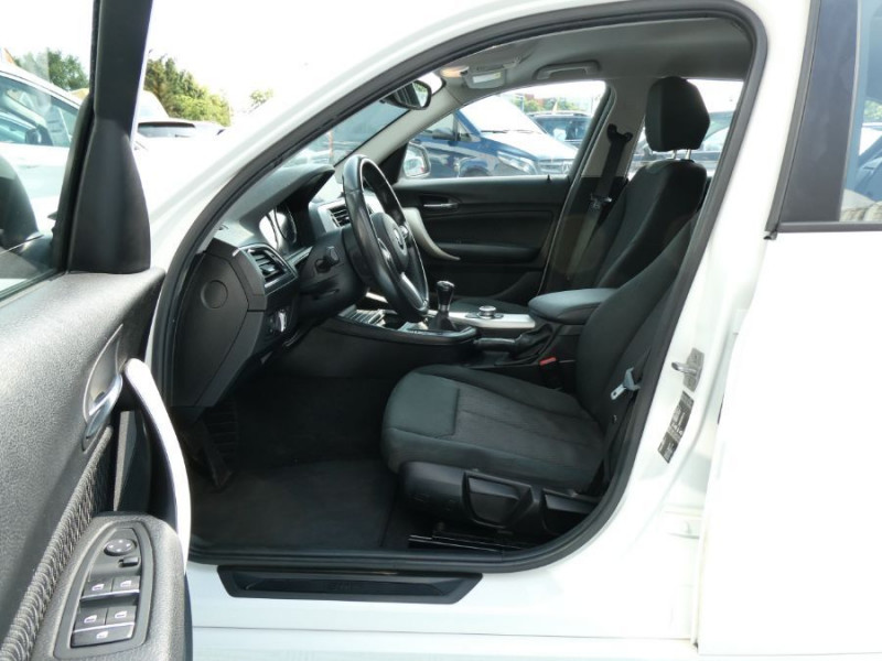 Photo 14 de l'offre de BMW SERIE 1 (F20) 118i 136 BVM6 PACK GPS JA17 Radars Volant M à 19980€ chez Mérignac auto