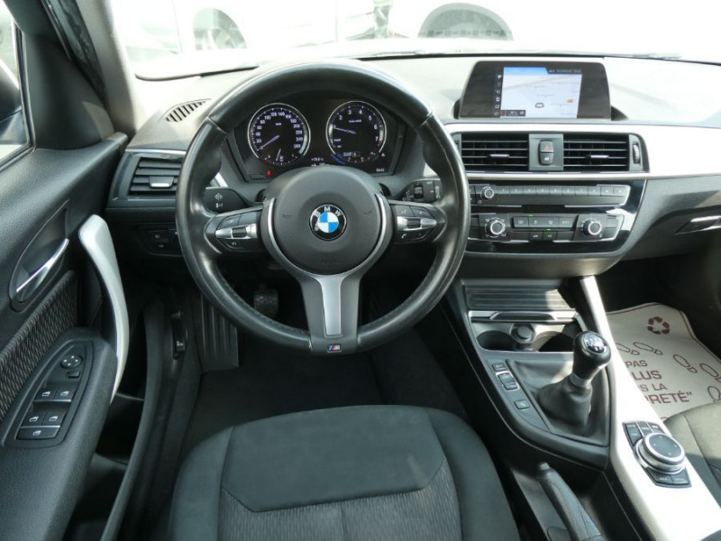 Photo 4 de l'offre de BMW SERIE 1 (F20) 118i 136 BVM6 PACK GPS JA17 Radars Volant M à 19980€ chez Mérignac auto