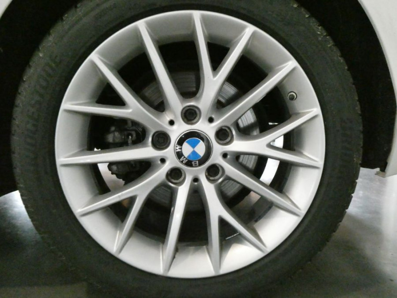Photo 36 de l'offre de BMW SERIE 1 (F20) 118i 136 BVM6 PACK GPS JA17 Radars Volant M à 20950€ chez Mérignac auto