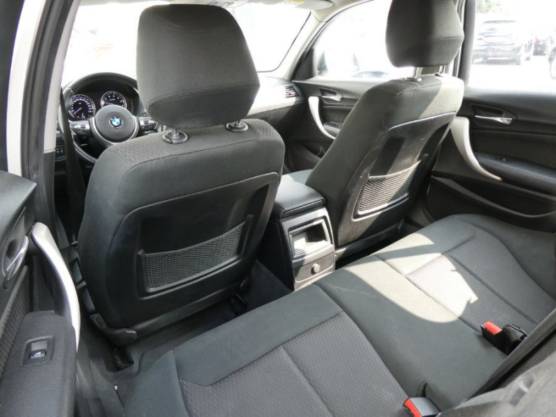Photo 34 de l'offre de BMW SERIE 1 (F20) 118i 136 BVM6 PACK GPS JA17 Radars Volant M à 19980€ chez Mérignac auto