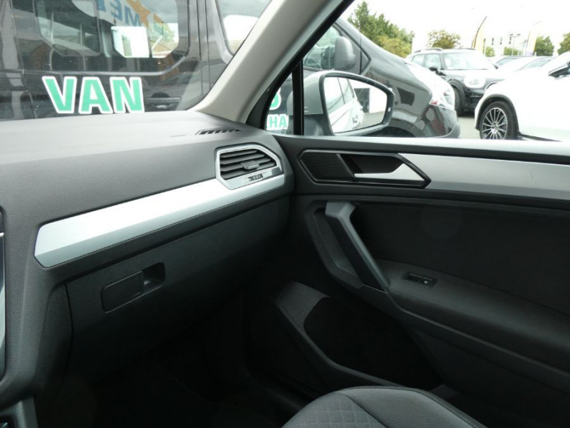 Photo 38 de l'offre de VOLKSWAGEN TIGUAN II 2.0 TDI 150 DSG7 BUSINESS GPS App Connect à 22950€ chez Mérignac auto