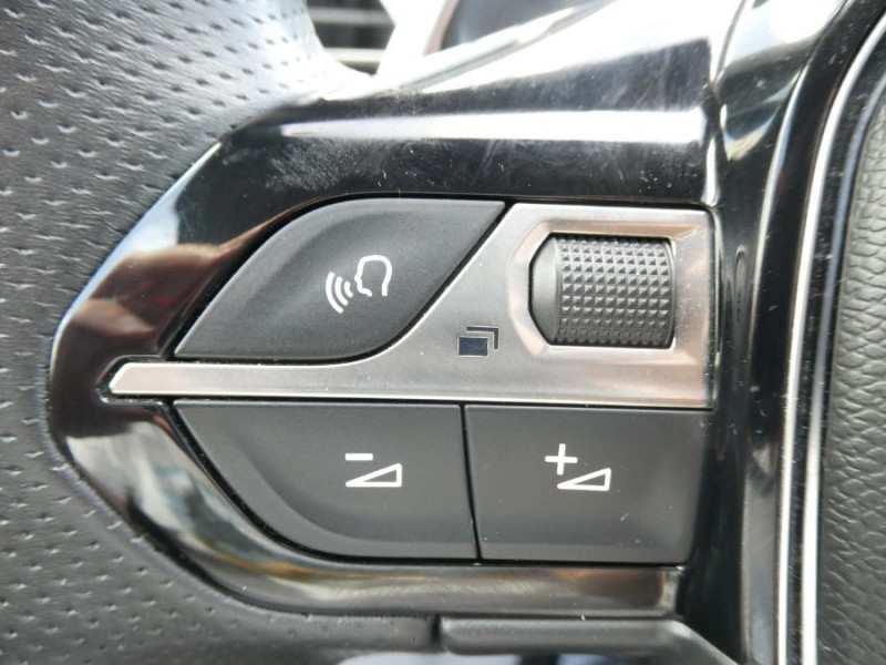 Photo 27 de l'offre de PEUGEOT 3008 II 1.2 PureTech 130 EAT8 GT LINE Full LED CarPlay SC à 24450€ chez Mérignac auto