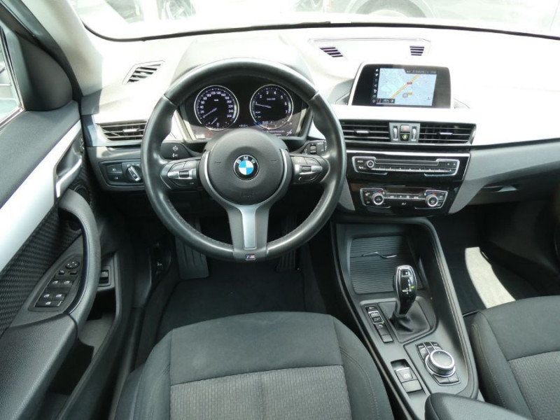 Photo 4 de l'offre de BMW X1 (F48) SDRIVE 18iA 140 BVA7 LOUNGE GPS Camera LED Privacy Glass RER Volant M Hayon élec. à 26950€ chez Mérignac auto