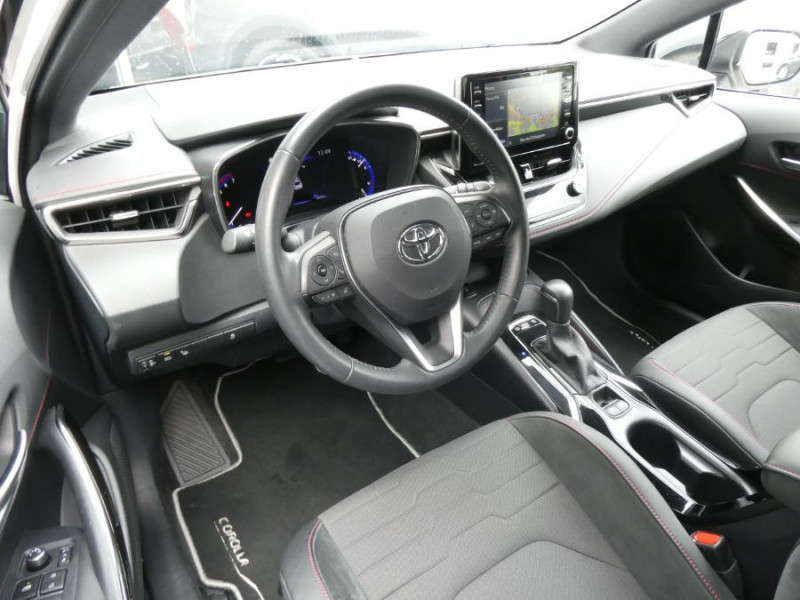 Photo 16 de l'offre de TOYOTA COROLLA XII 1.8 HYBRIDE 122H COLLECTION Ph.2 JA18 Camera 1ère Main à 28450€ chez Mérignac auto