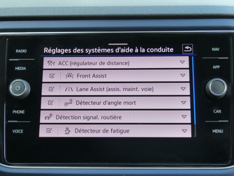 Photo 23 de l'offre de VOLKSWAGEN T-ROC 2.0 TDI 116 BV6 UNITED GPS ACC Key Less Hayon EL. à 26450€ chez Mérignac auto