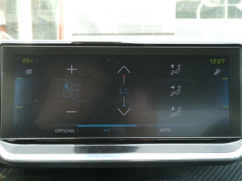 Photo 20 de l'offre de PEUGEOT 208 II ELECTRIQUE 136 GT TOIT Pano à 24450€ chez Mérignac auto