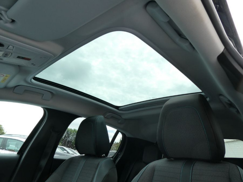 Photo 6 de l'offre de PEUGEOT 208 II 1.2 PureTech 100 BVM6 ALLURE PACK Cockpit 3D TOIT Pano à 17450€ chez Mérignac auto