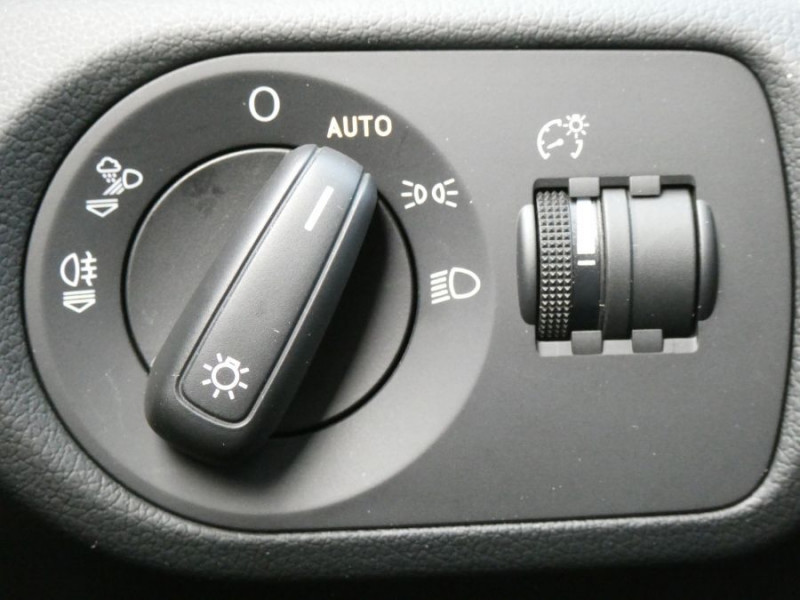 Photo 31 de l'offre de AUDI Q3 II 1.4 TFSI 150 S tronic Pk S LINE Ext. GPS Xénon Hayon EL. à 27950€ chez Mérignac auto