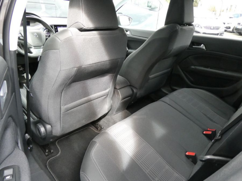 Photo 40 de l'offre de PEUGEOT 308 SW 1.5 BlueHDi 130 BVM6 ALLURE PACK Cockpit à 21450€ chez Mérignac auto