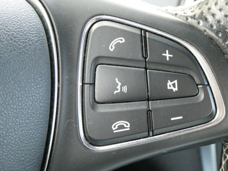 Photo 24 de l'offre de MERCEDES-BENZ CLA 180 122cv BVM6 SENSATION GPS Camera JA18 Attel. à 20490€ chez Mérignac auto