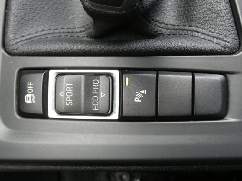Photo 30 de l'offre de BMW X1 (F48) SDRIVE 18iA 140 BVA7 LOUNGE GPS Camera LED Privacy Glass RER Volant M Hayon élec.. à 26450€ chez Mérignac auto