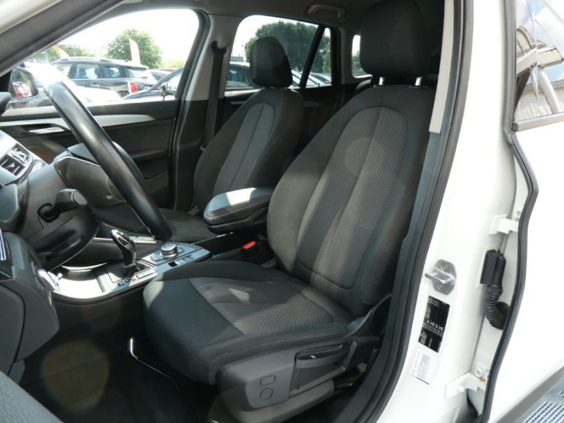 Photo 5 de l'offre de BMW X1 (F48) SDRIVE 18DA 150 BVA8 LOUNGE GPS LED CarPlay Privacy Glass Hayon élec. à 26950€ chez Mérignac auto