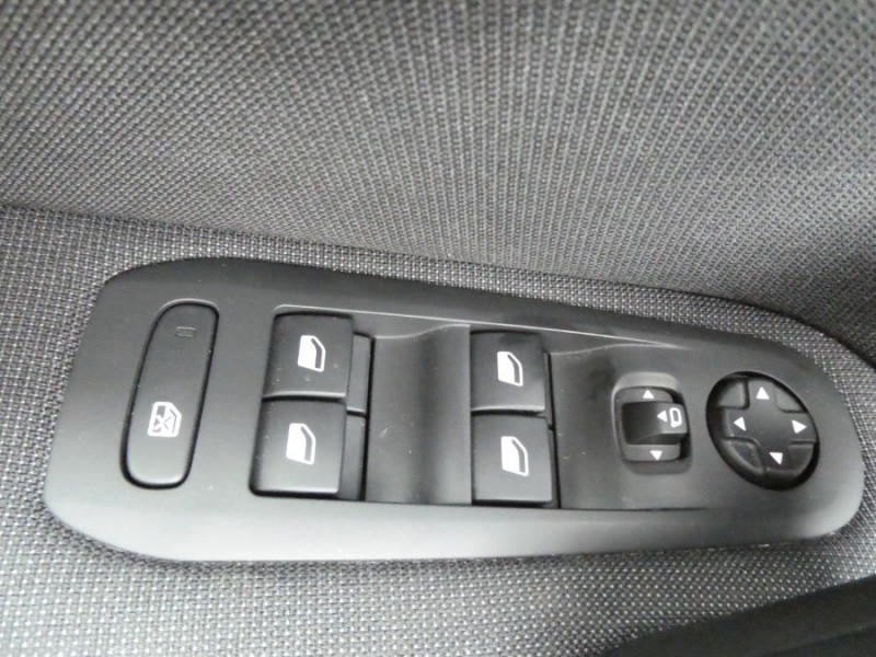 Photo 35 de l'offre de PEUGEOT 308 SW 1.5 BlueHDi 130 BVM6 ALLURE PACK Cockpit à 21450€ chez Mérignac auto