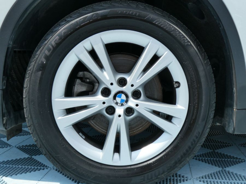 Photo 39 de l'offre de BMW X1 (F48) SDRIVE 18iA 140 BVA7 LOUNGE GPS Camera LED Privacy Glass RER Volant M Hayon élec.. à 26450€ chez Mérignac auto