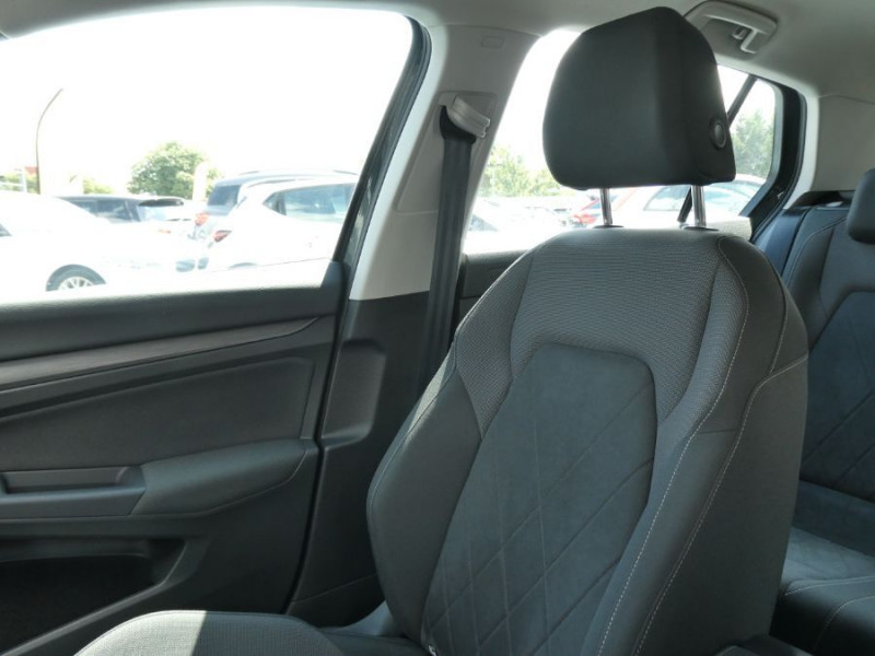 Photo 41 de l'offre de VOLKSWAGEN GOLF VIII 1.4 HYBRID 204 STYLE GPS Camera Privacy Glass ACC LED+ 1ère Main à 29450€ chez Mérignac auto