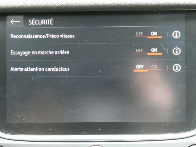 Photo 27 de l'offre de OPEL GRANDLAND X 1.2 Turbo 130 BV6 DESIGN LINE JA18 Caméra Radars à 21450€ chez Mérignac auto