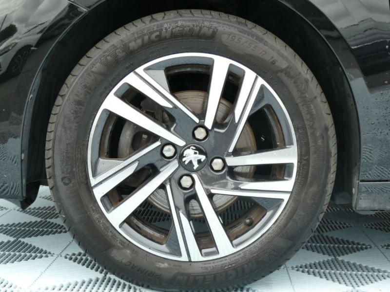 Photo 13 de l'offre de PEUGEOT 208 II 1.2 PureTech 100 BVM6 ALLURE PACK Cockpit 3D TOIT Pano à 17450€ chez Mérignac auto