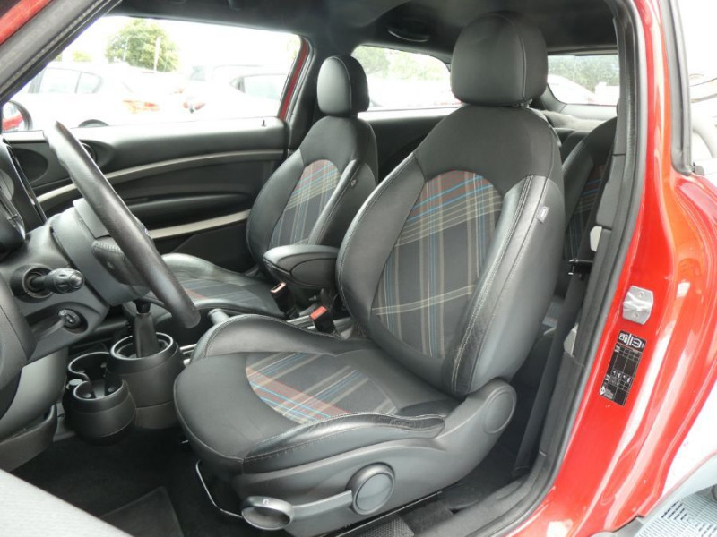 Photo 5 de l'offre de MINI PACEMAN 1.6D 112 BVM6 PACK CHILI Semi CUIR JA17 à 11990€ chez Mérignac auto