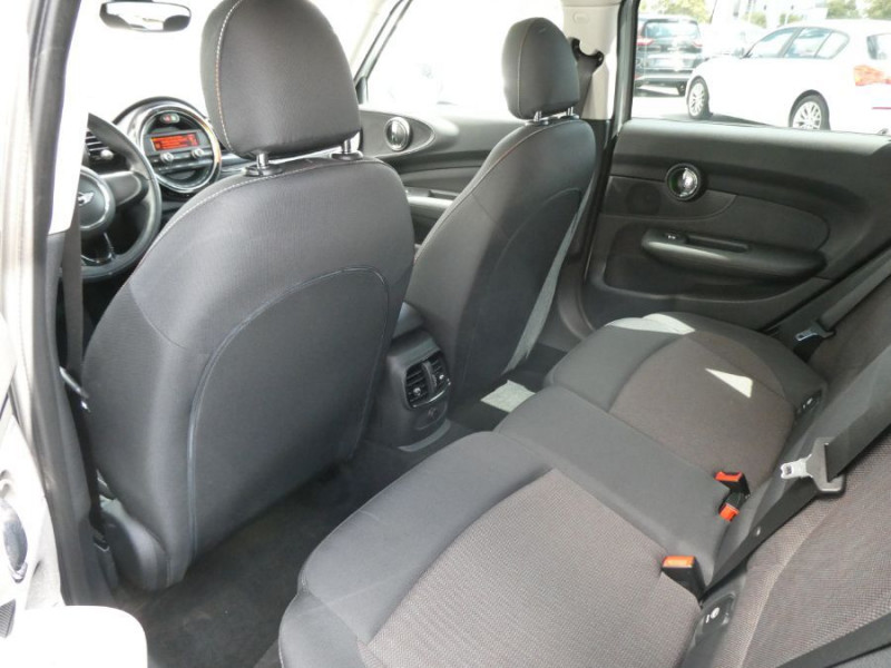 Photo 27 de l'offre de MINI CLUBMAN III ONE 102 BVA JA17 SC Key Less Privacy Glass à 21450€ chez Mérignac auto