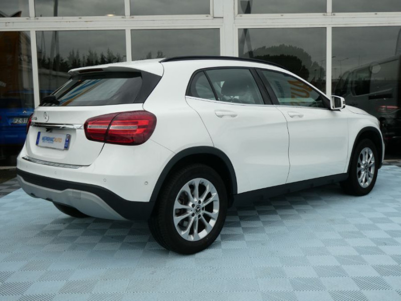 Photo 9 de l'offre de MERCEDES-BENZ GLA (2) 180 BVM6 INSPIRATION GPS Camera CarPlay LED Hayon EL. à 24950€ chez Mérignac auto