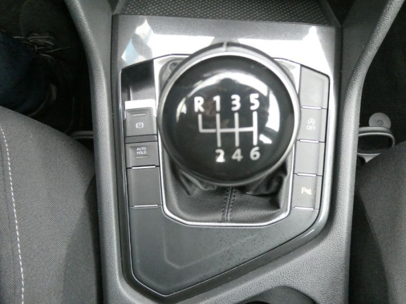 Photo 30 de l'offre de VOLKSWAGEN TIGUAN II 1.4 TSI 125 BVM6 TRENDLINE CarPlay Radars Attel. à 22750€ chez Mérignac auto