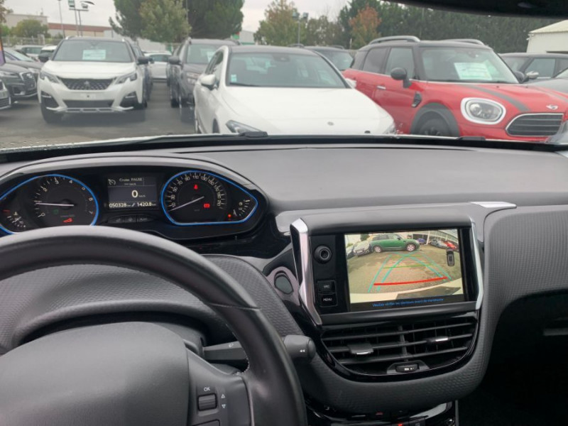 Photo 10 de l'offre de PEUGEOT 2008 II 1.2 PureTech 130 BVM6 ALLURE TOIT Pano GPS Camera Grip.C. à 16480€ chez Mérignac auto