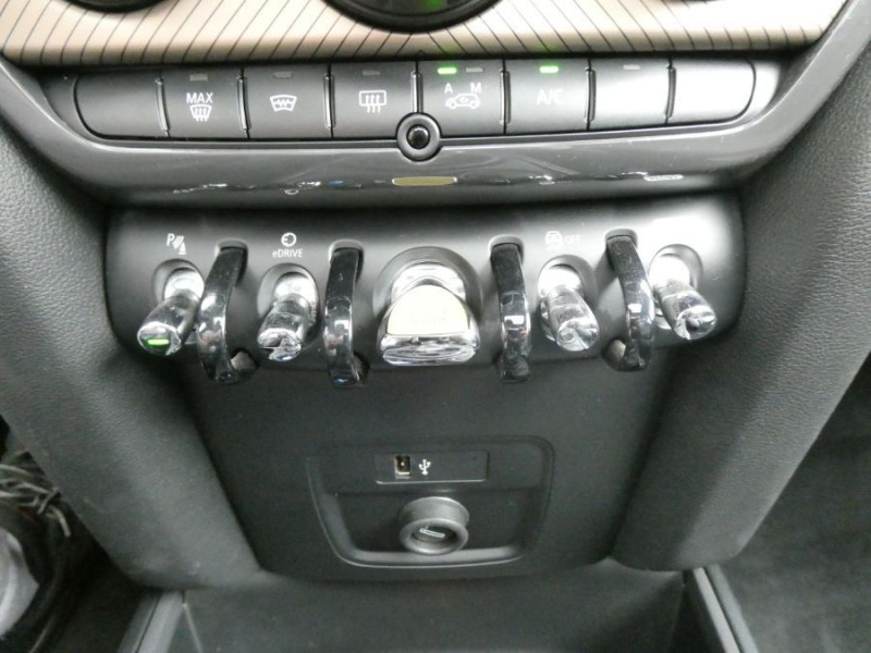 Photo 30 de l'offre de MINI COUNTRYMAN (F60) HYBRID ELECT. ALL4 224cv BVA6 COOPER SE TOE Camera HUD JA18 à 28450€ chez Mérignac auto