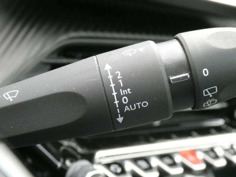 Photo 24 de l'offre de PEUGEOT 208 II 1.2 PureTech 100 BVM6 ALLURE PACK Cockpit 3D TOIT Pano à 17450€ chez Mérignac auto