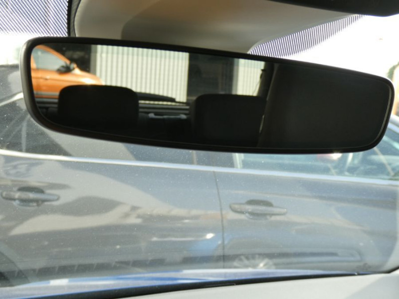 Photo 40 de l'offre de VOLKSWAGEN T-ROC New 1.0 TSI 110 BVM6 Facelift LIFE PLUS GPS Privacy Glass à 24950€ chez Mérignac auto