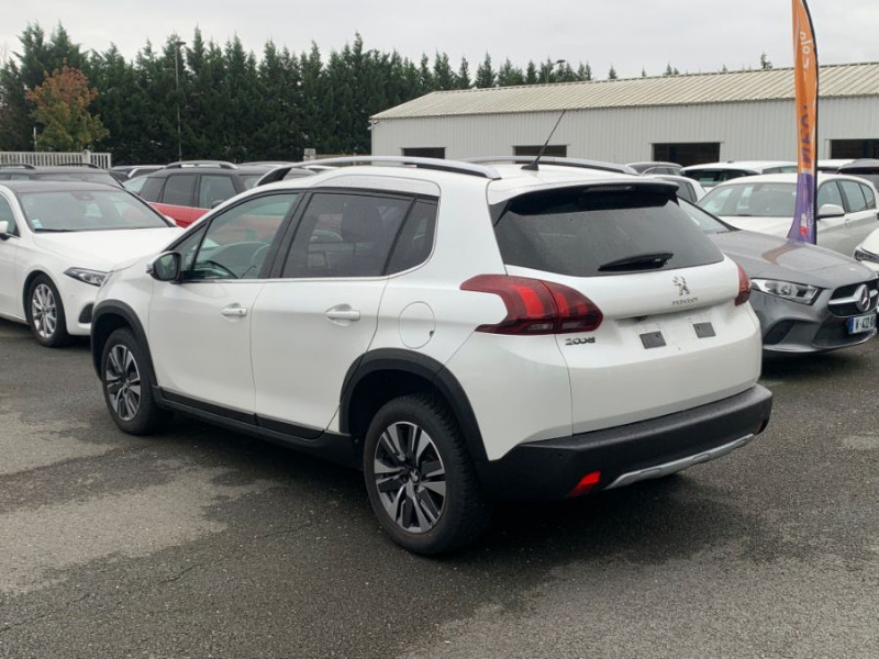 Photo 3 de l'offre de PEUGEOT 2008 II 1.2 PureTech 130 BVM6 ALLURE TOIT Pano GPS Camera Grip.C. à 16480€ chez Mérignac auto