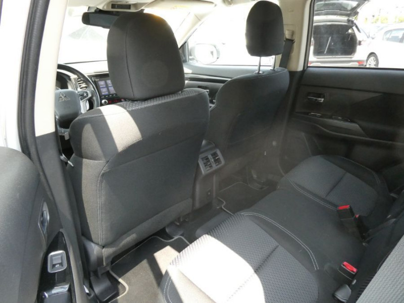 Photo 18 de l'offre de MITSUBISHI OUTLANDER III (2) PHEV TWIN MOTOR 4WD INTENSE Attelage à 25950€ chez Mérignac auto