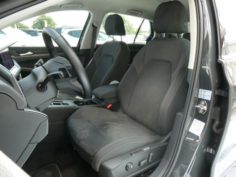 Photo 5 de l'offre de VOLKSWAGEN GOLF VIII 1.4 HYBRID 204 STYLE GPS Camera Privacy Glass ACC LED+ 1ère Main à 29450€ chez Mérignac auto