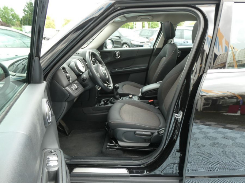 Photo 15 de l'offre de MINI COUNTRYMAN (F60) ONE 102 BVM6 TOIT Ouvrant JA18 Key Less SC à 21450€ chez Mérignac auto