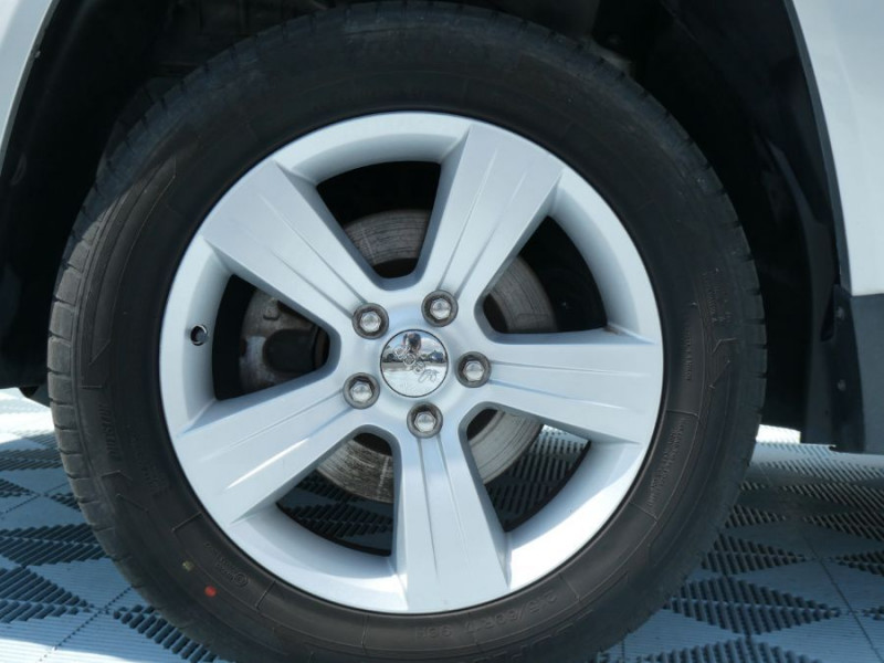 Photo 12 de l'offre de JEEP COMPASS 2.2 CRD 163 BVM6 4WD LIMITED Attel. à 12490€ chez Mérignac auto