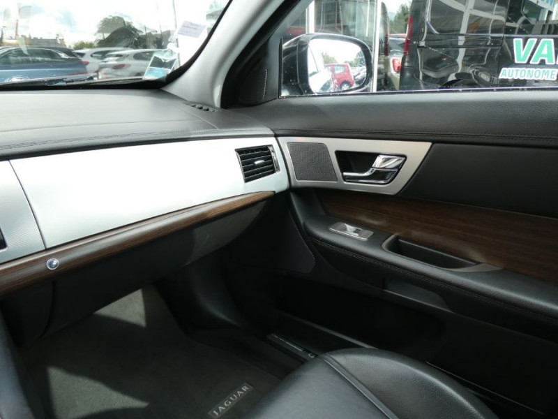 Photo 42 de l'offre de JAGUAR XF SPORTBRAKE (2) 2.2 D 200 BVA8 LUXE PREMIUM Cam. Hayon EL. à 17950€ chez Mérignac auto
