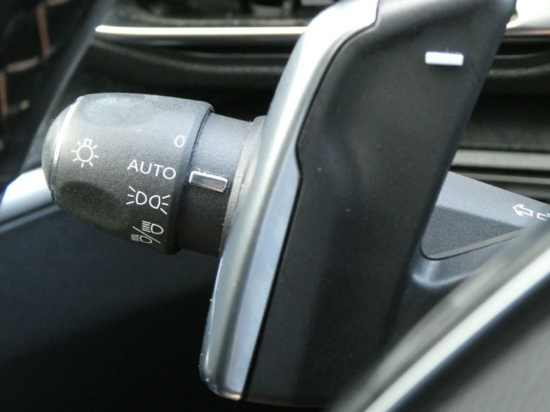 Photo 27 de l'offre de PEUGEOT 3008 II 1.2 PureTech 130 EAT8 GT LINE Camera CarPlay SC à 25890€ chez Mérignac auto
