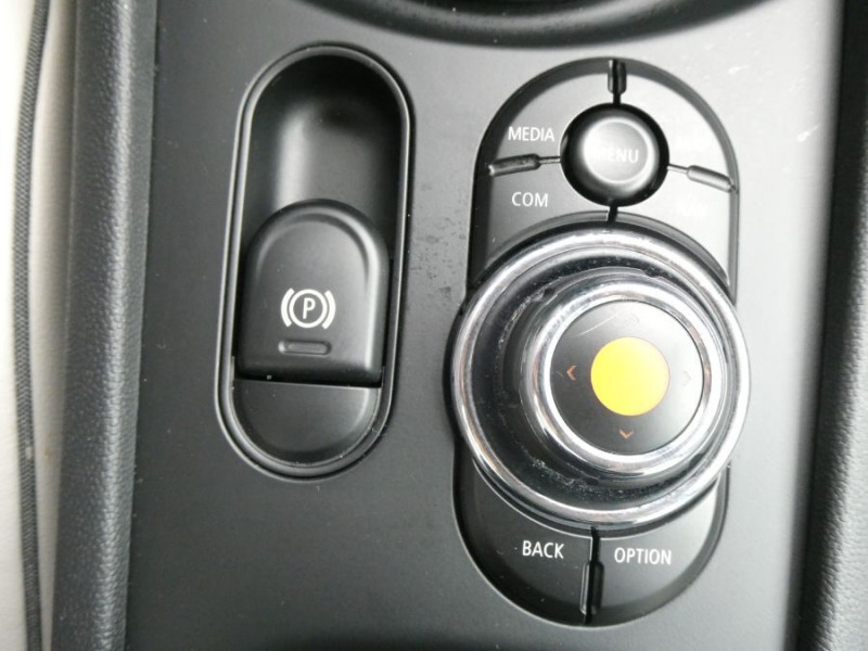 Photo 29 de l'offre de MINI CLUBMAN III 1.5 136 BVA COOPER CUIR GPS Camera CarPlay Key Less 1ère Main à 23890€ chez Mérignac auto