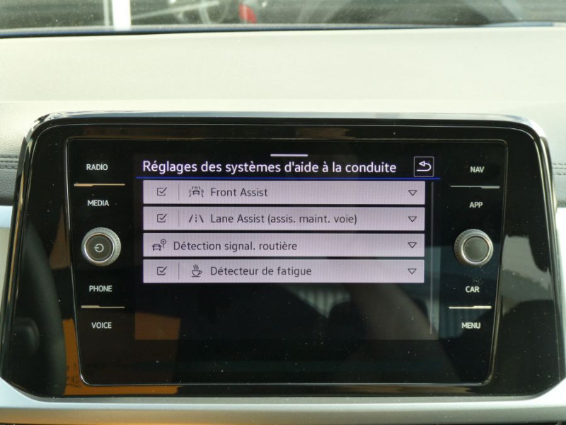Photo 26 de l'offre de VOLKSWAGEN T-ROC New 1.0 TSI 110 BVM6 Facelift LIFE PLUS GPS Privacy Glass à 24950€ chez Mérignac auto