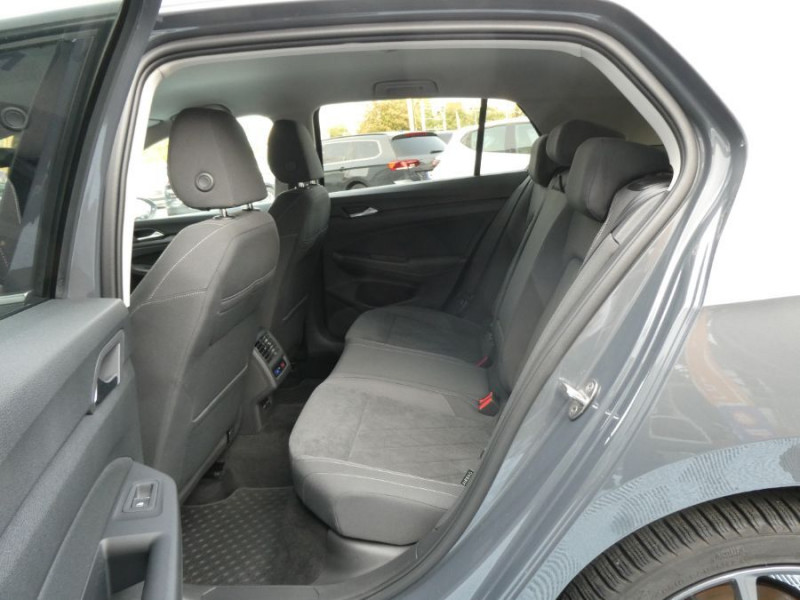 Photo 17 de l'offre de VOLKSWAGEN GOLF VIII 1.5 eTSI 150 BVA STYLE GPS Cockpit Camera ACC LED+ 1ère Main à 27890€ chez Mérignac auto