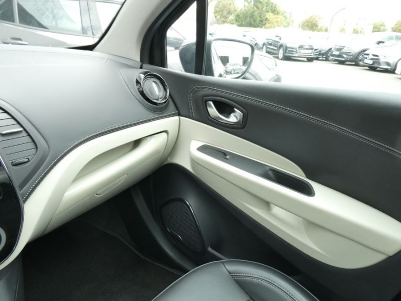 Photo 32 de l'offre de RENAULT CAPTUR 1.2 TCe 120 BVM6 INITIALE CUIR TOIT Pano Camera Bose à 16450€ chez Mérignac auto