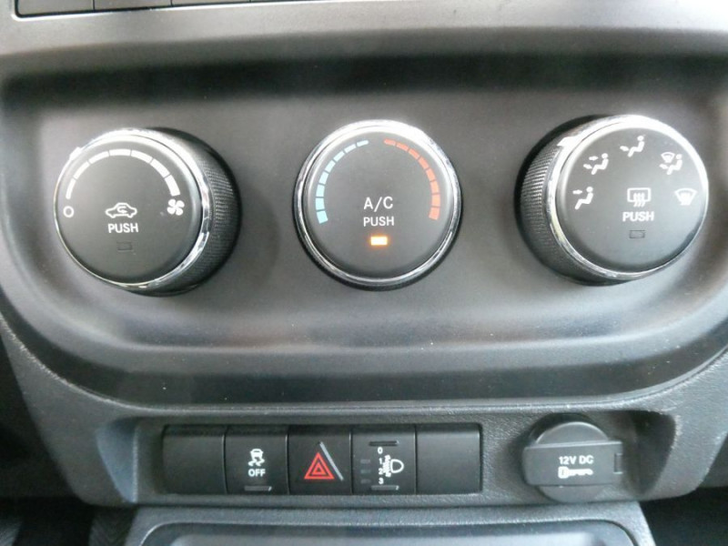 Photo 24 de l'offre de JEEP COMPASS 2.2 CRD 163 BVM6 4WD LIMITED Attel. à 12490€ chez Mérignac auto
